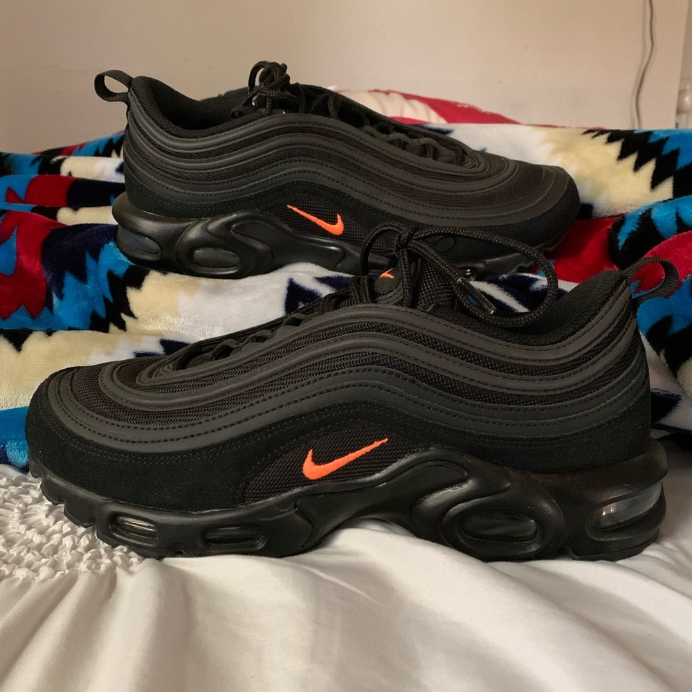 Air Max Plus 97 Black Hyper Crimson